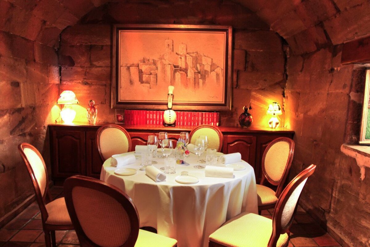 Les Terraillers Restaurant, Biot interior