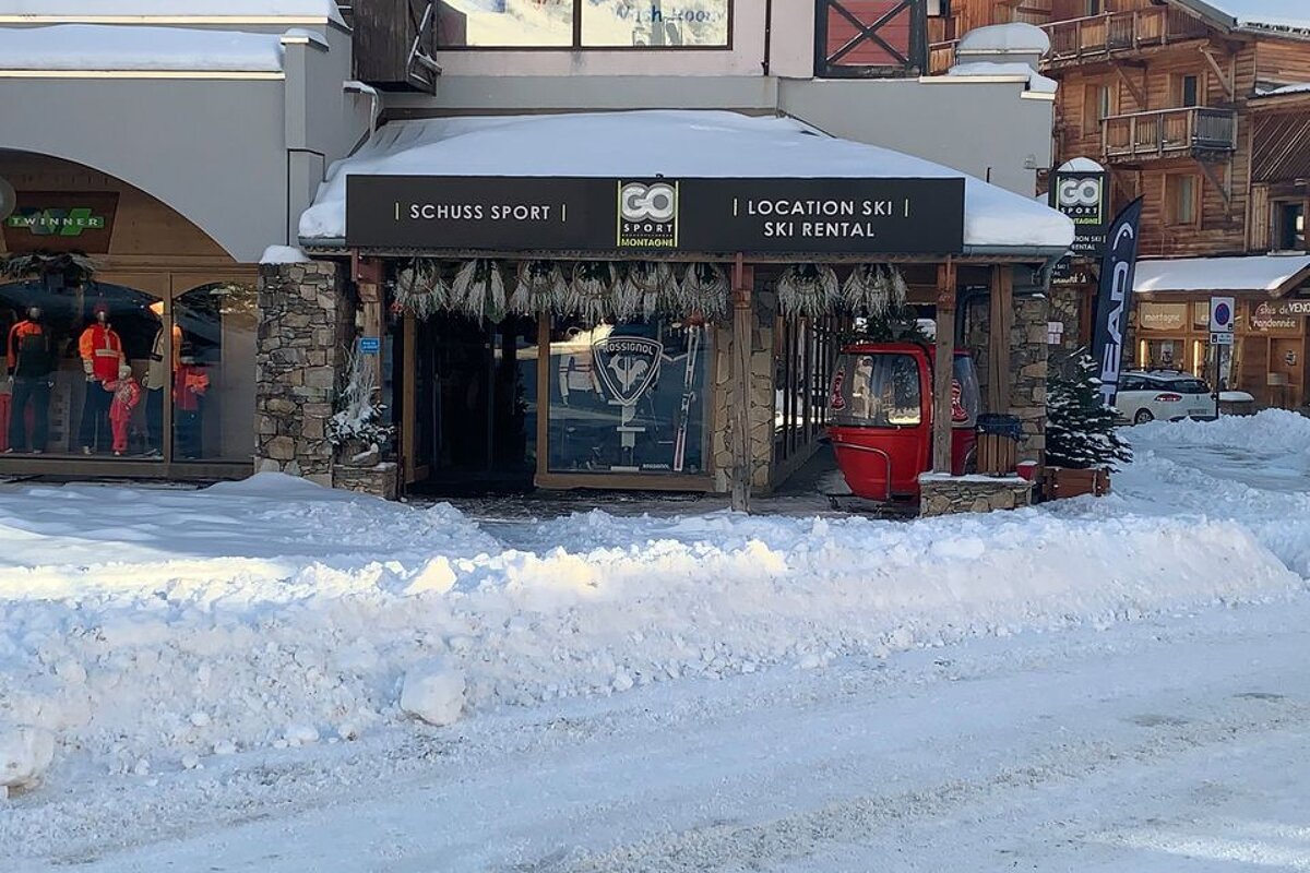 Schuss Sport ski hire shop exterior