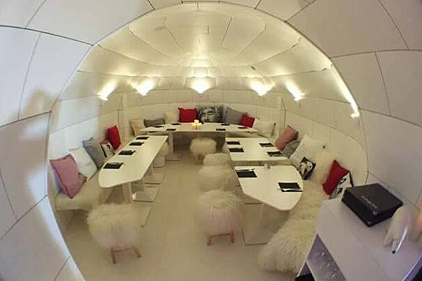L'Igloo Bar & Restaurant, Meribel Centre interior