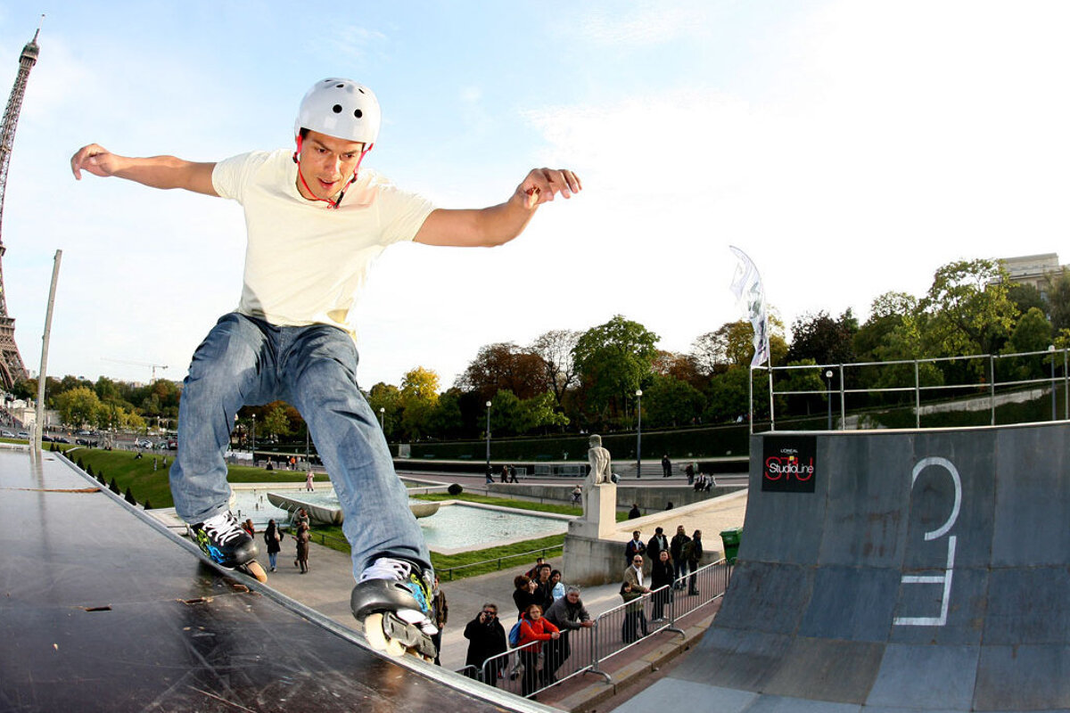 Taïg Khris on roller blades in paris