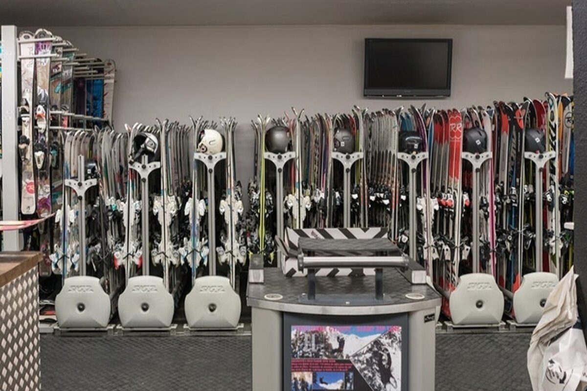 Skimium - Elpro Sports Ski Hire, Belle Plagne shop interior