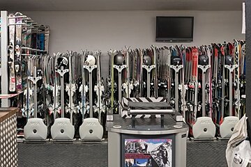 Skimium - Elpro Sports Ski Hire, Belle Plagne shop interior