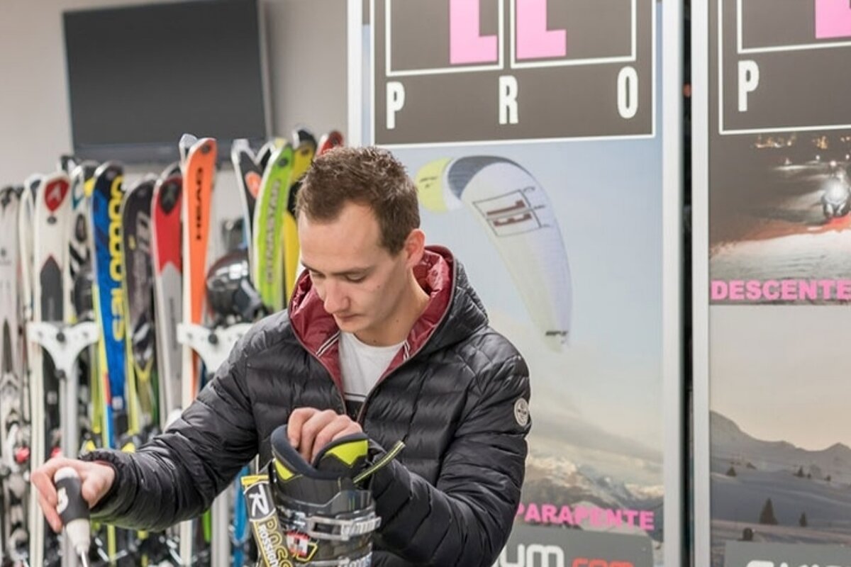 Skimium - Elpro Sports Ski Hire, Belle Plagne shop interior