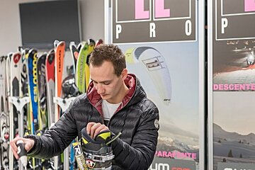 Skimium - Elpro Sports Ski Hire, Belle Plagne shop interior