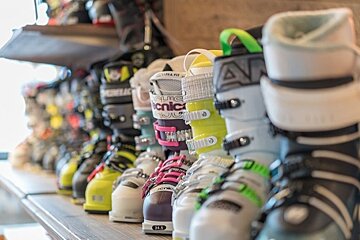 Skimium - Elpro Sports Ski Hire, Belle Plagne shop interior