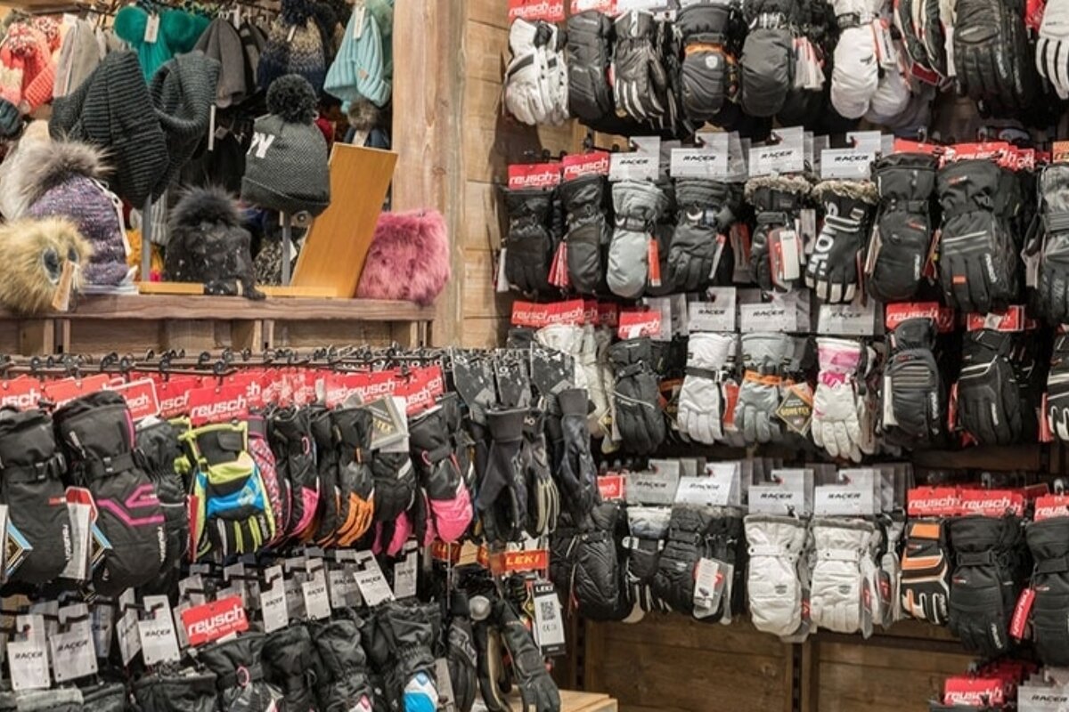 Skimium - Elpro Sports Ski Hire, Belle Plagne shop interior