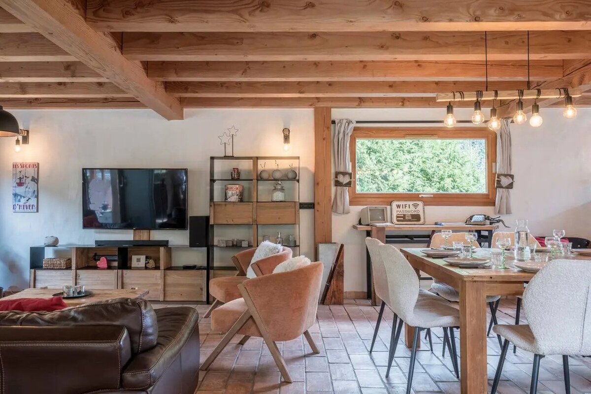 A living room with a table and chairs and a sign that says wifi
