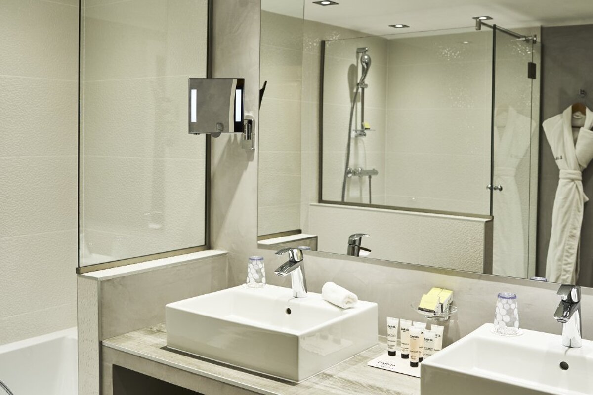 Chabichou Hotel & Spa, Courchevel 1850 bathroom
