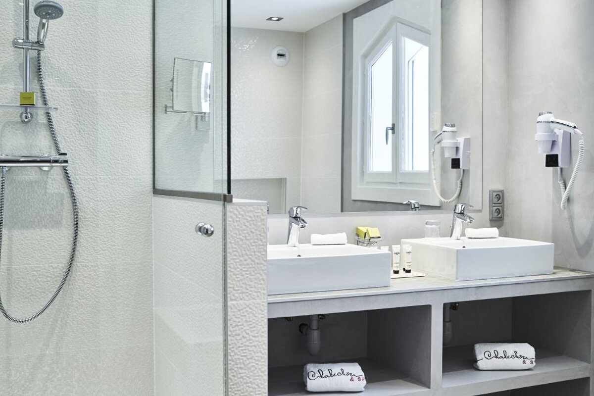 Chabichou Hotel & Spa, Courchevel 1850 bathroom