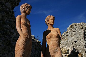 two statues in the village of Eze