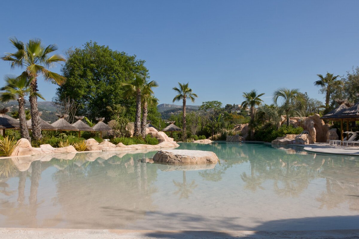 le-lagon-naturel-domaine-du-mas-de-pierre-resort-spa-saint-paul-de-vence-cote-dazur-1-scaled.jpg