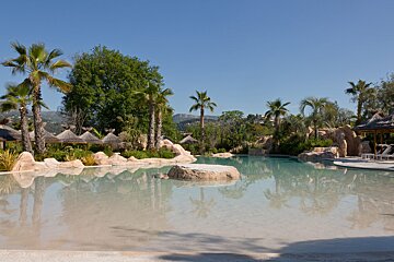 le-lagon-naturel-domaine-du-mas-de-pierre-resort-spa-saint-paul-de-vence-cote-dazur-1-scaled.jpg