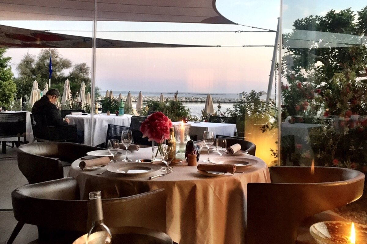 terrace at les pecheurs in Antibes