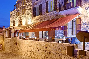 Les Vieux du Murs, Antibes exterior