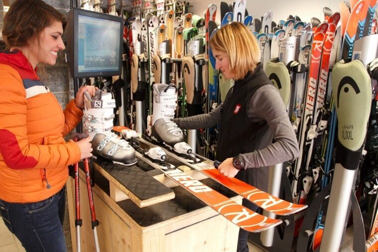 Skiset - Goitschel Soleil 3 Ski Hire, Val Thorens shop interior