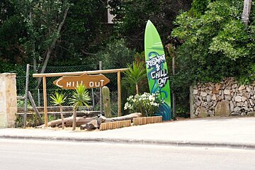 a sign outside a restaurant in mallorca