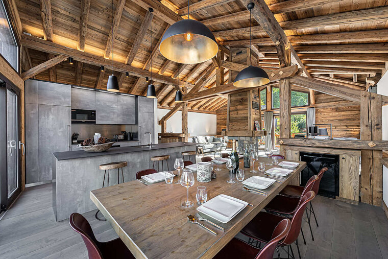 Chalets in Val Thorens dining area