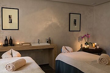 Chateau de Mirambeau, Bordeaux Area treatment room