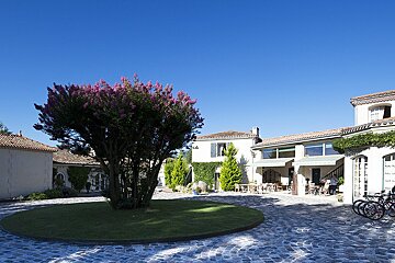 Domaine de Larchey, Martillac exterior