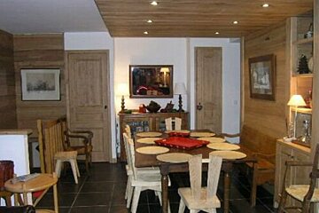 Le Coeur de Meribel Apartment, Meribel - Centre dining room