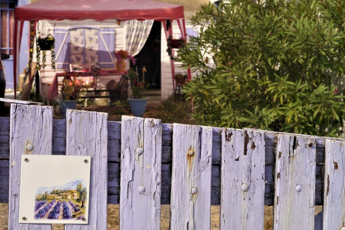 artists lilac gate and garden in margaux town