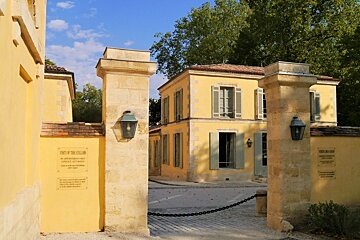 gates of chateau margaux winery buildings