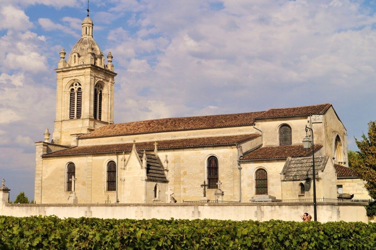 the outside of st michel church margaux