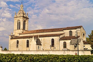 the outside of st michel church margaux