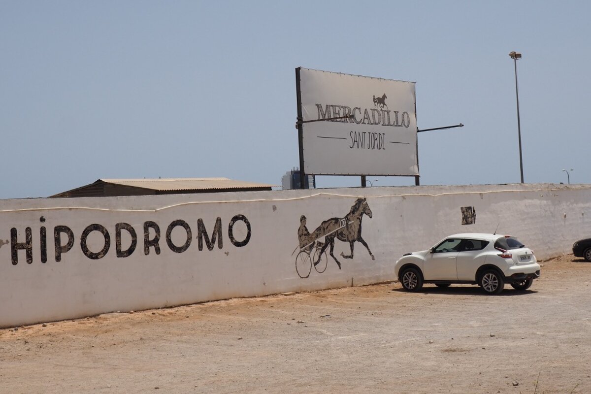 the exterior of the sant jordi hipodromo