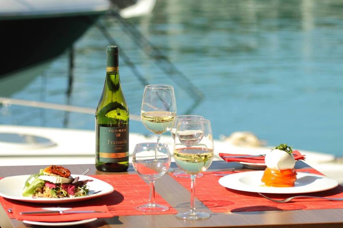 Trattoria Vino del Mar Restaurant, El Toro (Port Adriano) style of cuisine