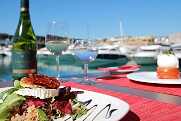 Trattoria Vino del Mar Restaurant, El Toro (Port Adriano) style of cuisine