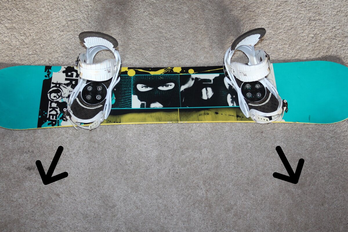 picture of snowboard with arrows explaining stance