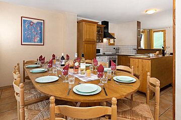 Alpages No.3 Chalet, La Plagne Soleil dining area