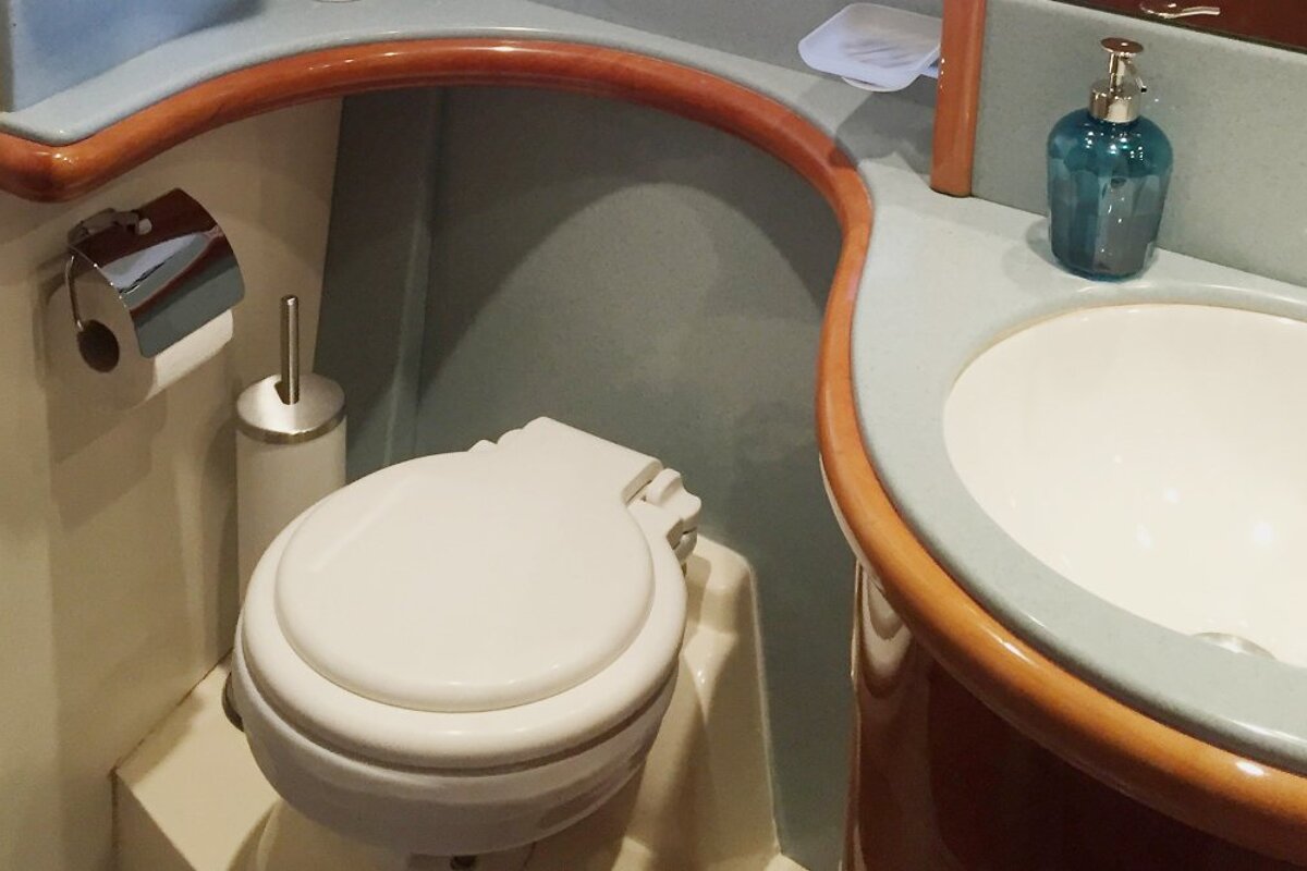 Astondoa 43' Fly 13.7m Motor Yacht, Mallorca Island bathroom