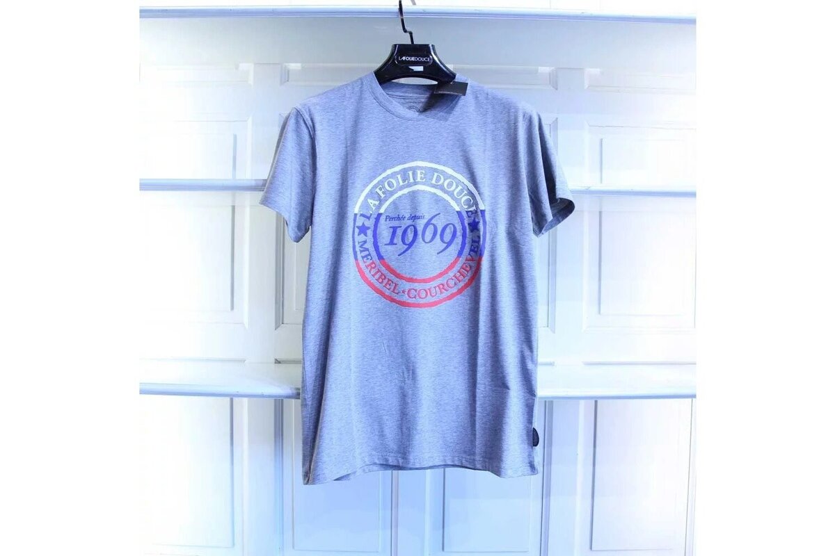 A grey t-shirt with the year 1960 on it