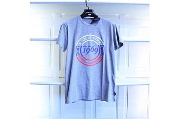 A grey t-shirt with the year 1960 on it