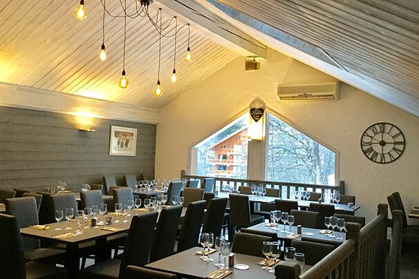 La Flambee Restaurant Pizzeria, Meribel interior