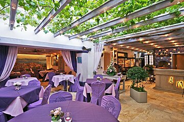 Choosing a Restaurant in St Tropez