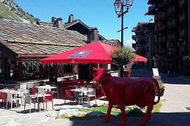 La Vache Rouge Restaurant, Les Arcs 1950 exterior