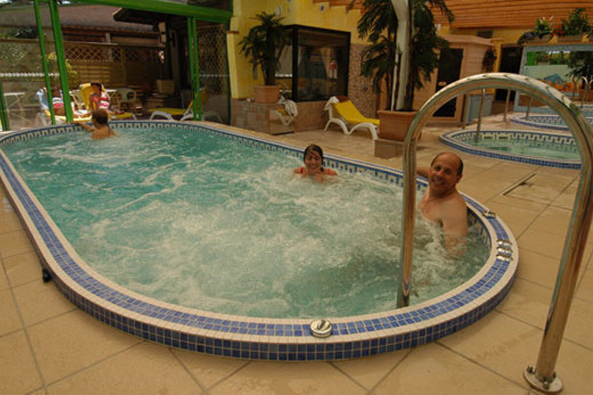 Parc des Maurettes Campsite, Villeneuve Loubet spa area