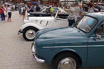 classic cars in 2 alpes Vintage Car Show