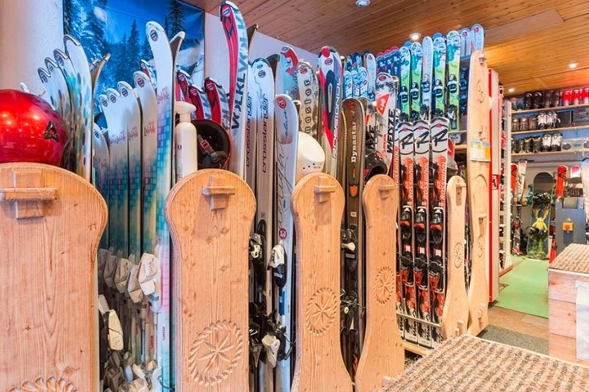 Skimium - Hameau Sports Ski Hire, Meribel - Mottaret shop interior