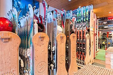 Skimium - Hameau Sports Ski Hire, Meribel - Mottaret shop interior