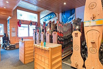 Skimium - Hameau Sports Ski Hire, Meribel - Mottaret shop interior