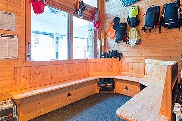 Skimium - Hameau Sports Ski Hire, Meribel - Mottaret shop interior