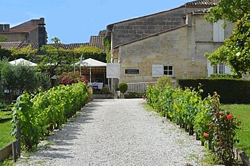 Le Saint-Julien Restaurant, Medoc (North Gironde) exterior
