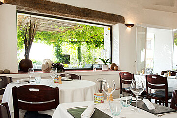 Le Sanglier Paresseux, Caseneuve interior