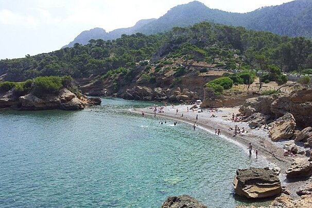 groups of people on the beach at s'Illot