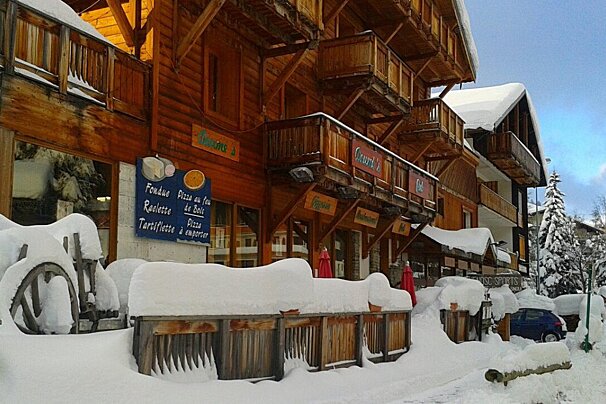 Duome's Bar & Restaurant exterior