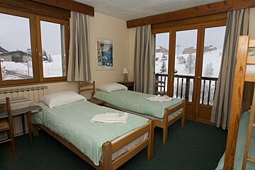 Le Chamois Hotel, Alpe d'Huez family room
